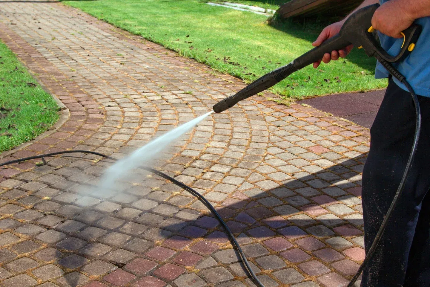 Sidewalk & Walkway Washing
